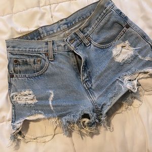 VINTAGE BLUE LEVI DENIM. FITS 27 WAIST.